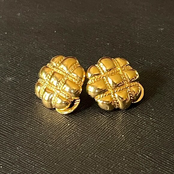 Vintage MONET Golden Tone Luxury Clip On Earrings - Picture 2 of 8